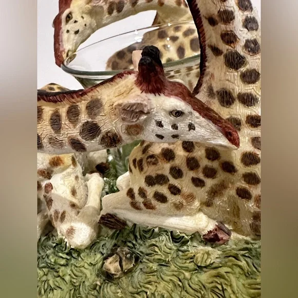 Circle Of Four Giraffes Resin Candle Holder With Glass Votive (0003990) - Picture 5 of 8